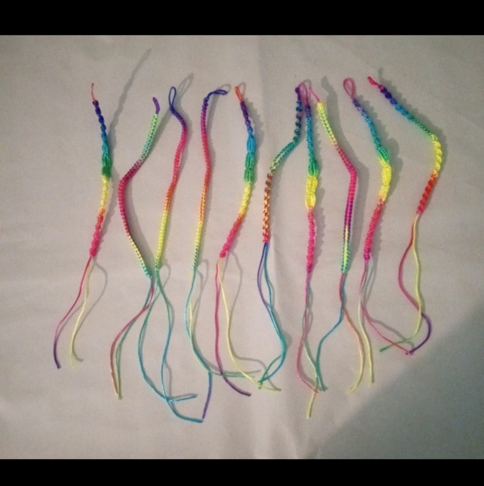 10 Friendship Bracelets